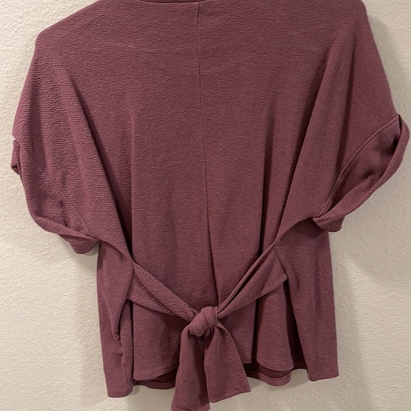 Express tie back/front top! - Picture 4 of 4